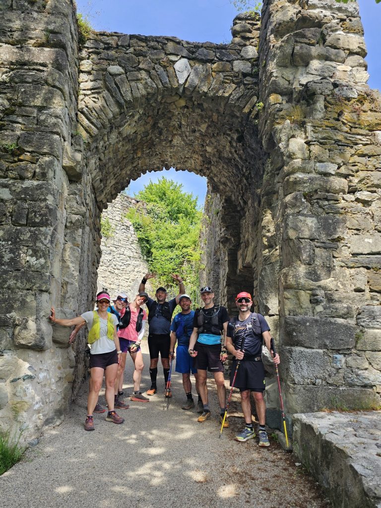 Aux Châteaux des Allinges sur le Tour du Lac Léman en trail